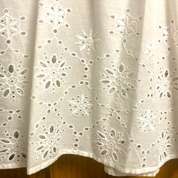 Lilly Pulitzer white cotton with design on the bottom NWT medium - Picture 5 of 6